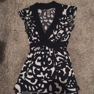 Black and White Top, low v neck